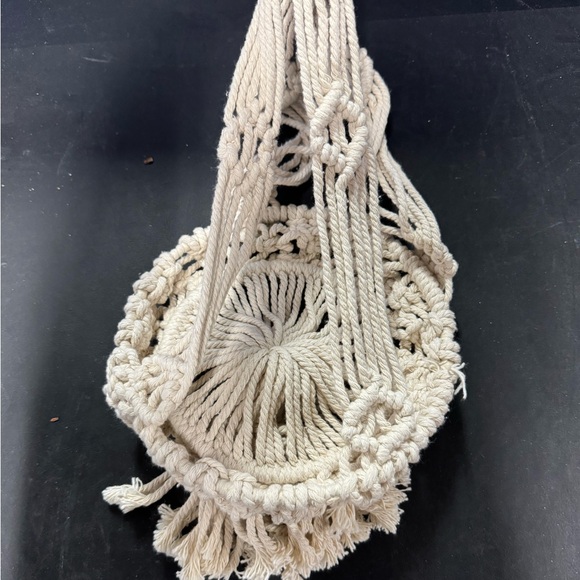 NWT woven plant basket - Picture 7 of 9